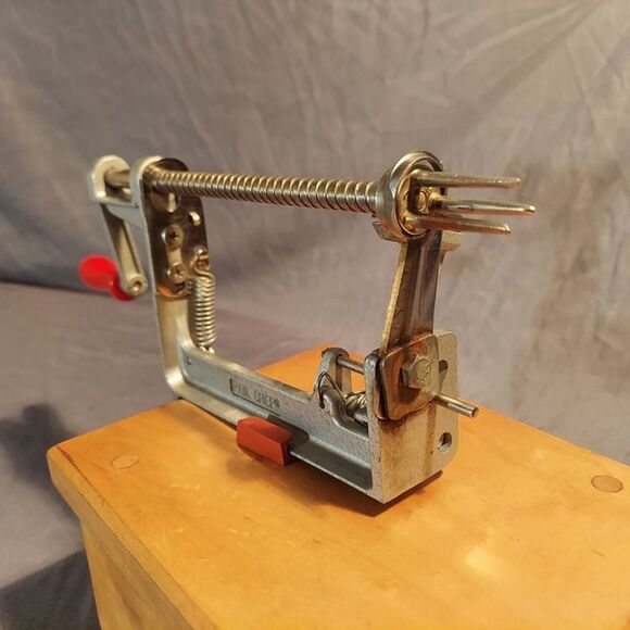 The Pampered Chef 2430 Counter Clamp Apple Peeler Corer Slicer - Picture 8 of 12